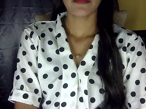 Snapshot of zara_Khan0 chatting on October 12, 1:46 pm zara Khan0 online show from October 12, 1:46 pm