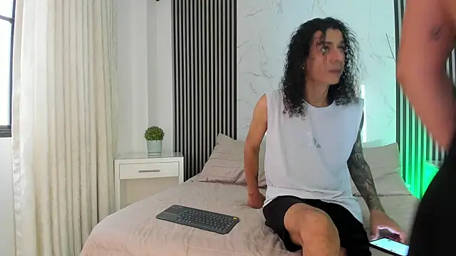 JackAndRosse  online show from August 1, 1:35 pm