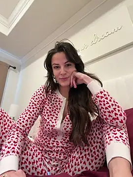 heyitsmadig online show from January 17, 3:19 pm