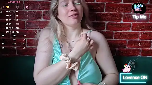 CitrusBlissss online show from April 27, 2:08 am