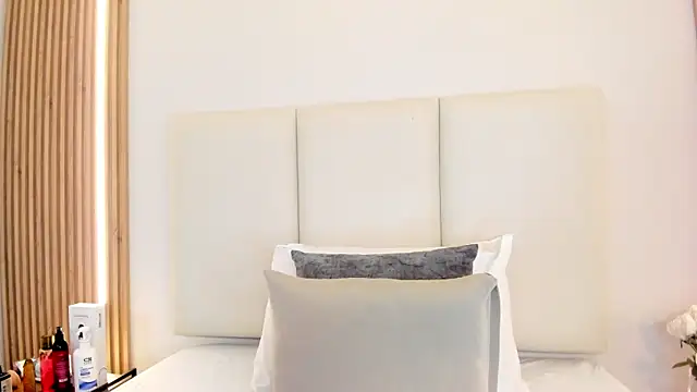 sunnyWhitee online show from May 4, 7:17 pm