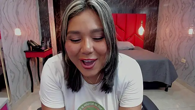 LatinaHoleQueen online show from June 9, 3:55 pm