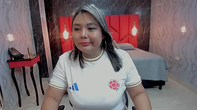 LatinaHoleQueen online show from July 3, 3:18 pm