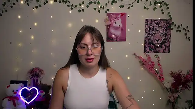 Amanda Bright  online show from August 3, 1:28 pm