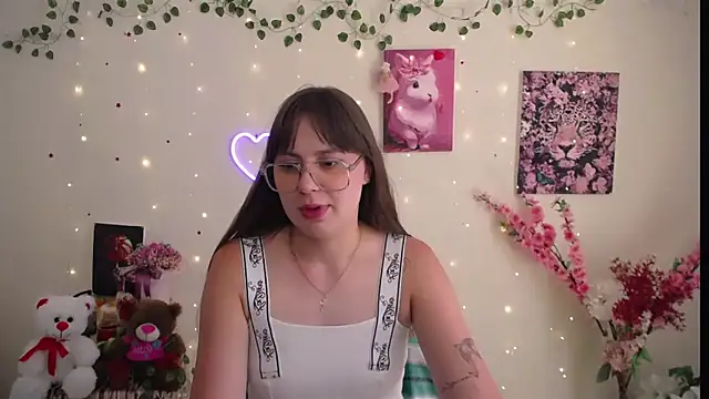 Amanda Bright  online show from June 30, 10:15 am