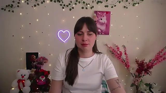 Amanda Bright  online show from May 8, 11:02 am