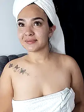 Snapshot of meli__brown chatting on October 3, 6:51 am meli brown online show from October 3, 6:51 am