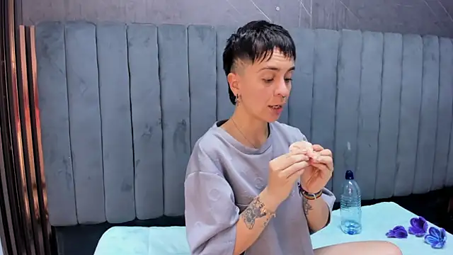  Hannah Hot online show from February 3, 6:22 am