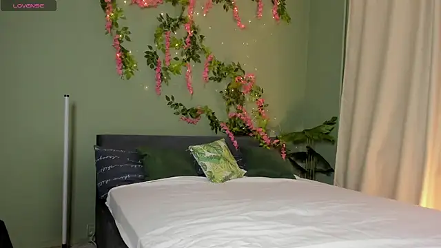 Lisbeth  Salander online show from December 4, 2:36 am