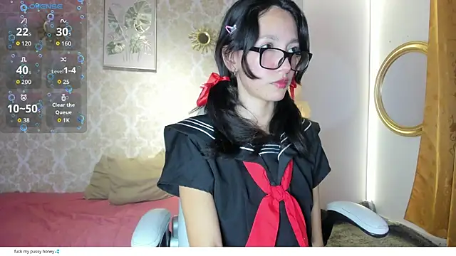 LilyThea online show from April 27, 10:07 pm