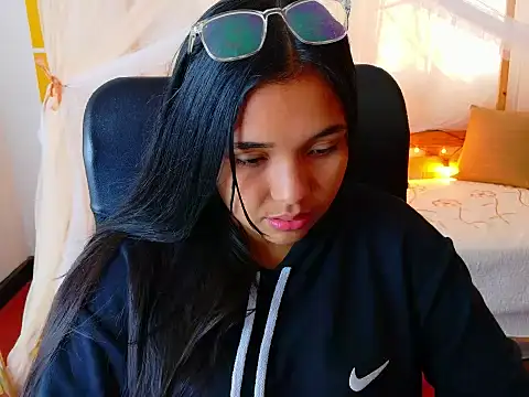 loreaniss online show from March 18, 7:52 pm