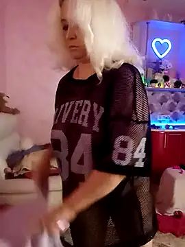SquirtMilf00 online show from July 14, 3:22 am
