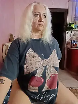 SquirtMilf00 online show from August 3, 4:16 am