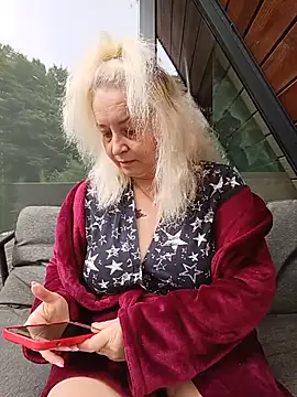 SquirtMilf00 online show from July 11, 10:15 am