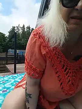 SquirtMilf00 online show from July 12, 10:38 am