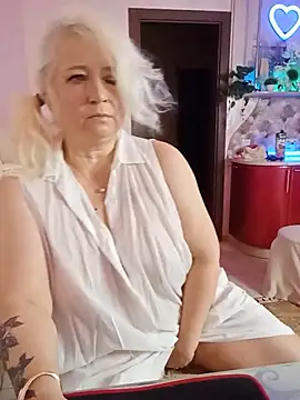 SquirtMilf00 online show from July 17, 5:01 am