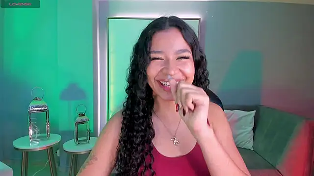 Snapshot of SophieHouston_ chatting on October 14, 4:37 am SophieHouston online show from October 14, 4:37 am