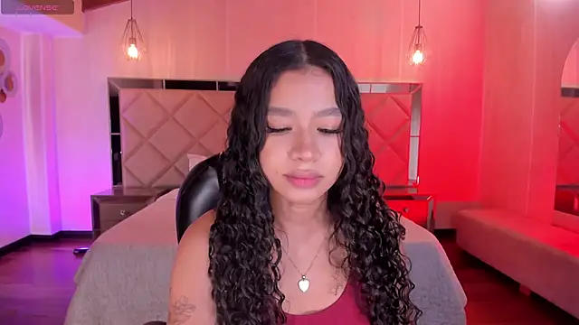 SophieHouston  online show from December 15, 5:45 am