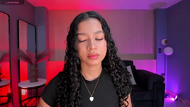 Snapshot of SophieHouston_ chatting on September 21, 11:03 pm SophieHouston online show from September 21, 11:03 pm