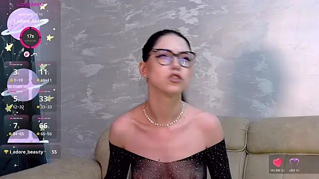 KaylaLewys online show from April 29, 5:30 pm