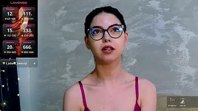 KaylaLewys online show from January 17, 6:59 pm