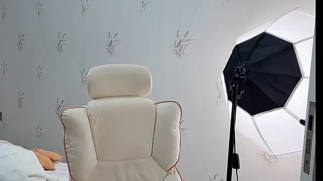 puppy-999 online show from November 17, 1:34 pm