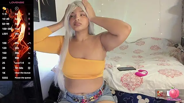 chloe kisses online show from June 6, 11:38 am
