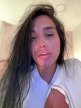 Bella  Wood online show from June 30, 9:25 pm