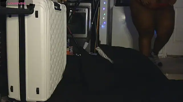 Thickkemzz41 online show from November 29, 12:47 am