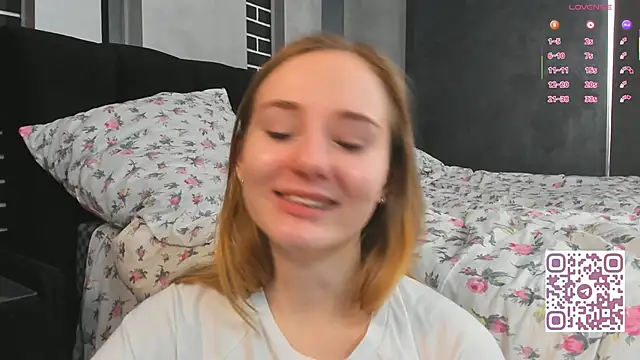 Snapshot of ElvinaRose chatting on September 16, 3:47 am ElvinaRose online show from September 16, 3:47 am