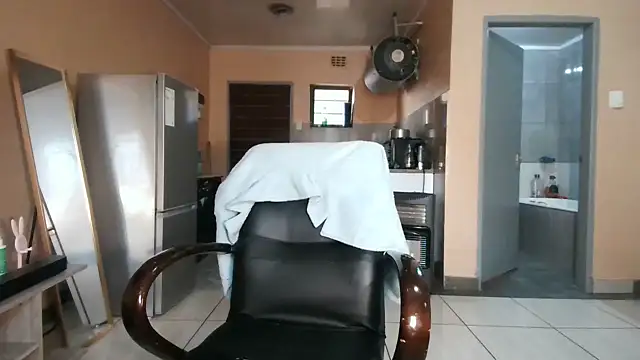 BusybooobsXXX3 online show from September 28, 5:03 am