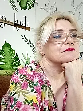 Catty Lady online show from July 8, 7:05 pm