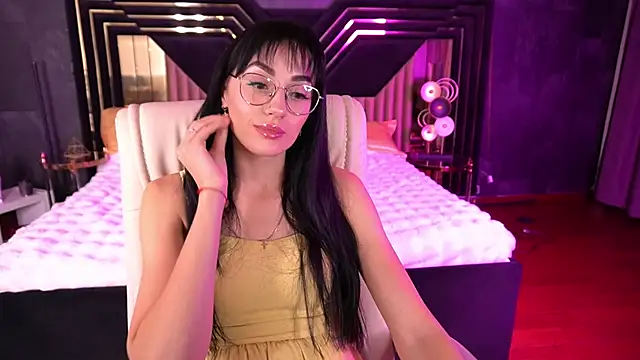 EviLune online show from November 14, 9:15 pm