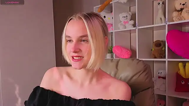 Snapshot of Carolin_Miller chatting on September 15, 8:11 am Carolin Miller online show from September 15, 8:11 am