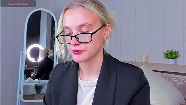Snapshot of Carolin_Miller chatting on September 23, 9:40 am Carolin Miller online show from September 23, 9:40 am