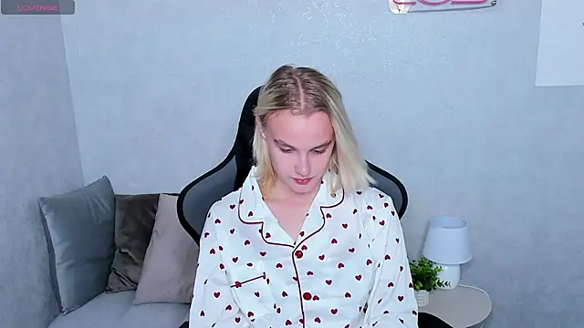 Snapshot of Carolin_Miller chatting on September 26, 10:35 am Carolin Miller online show from September 26, 10:35 am