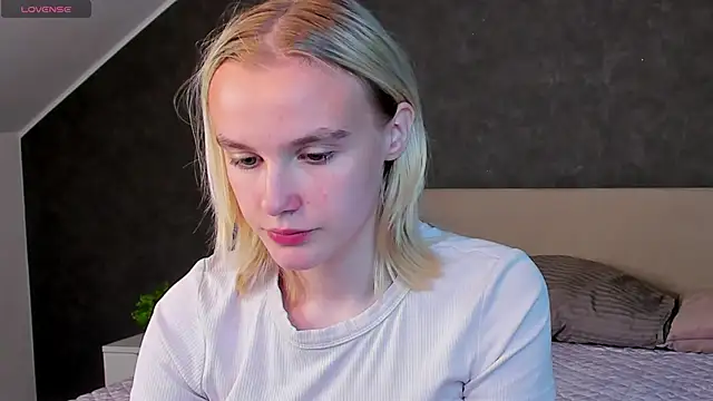 Snapshot of Carolin_Miller chatting on September 24, 9:41 am Carolin Miller online show from September 24, 9:41 am
