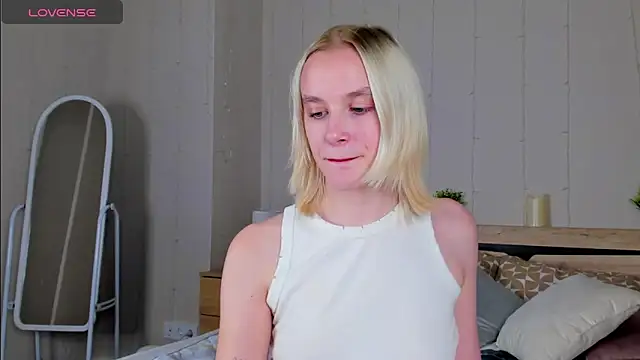 Snapshot of Carolin_Miller chatting on September 22, 9:19 am Carolin Miller online show from September 22, 9:19 am