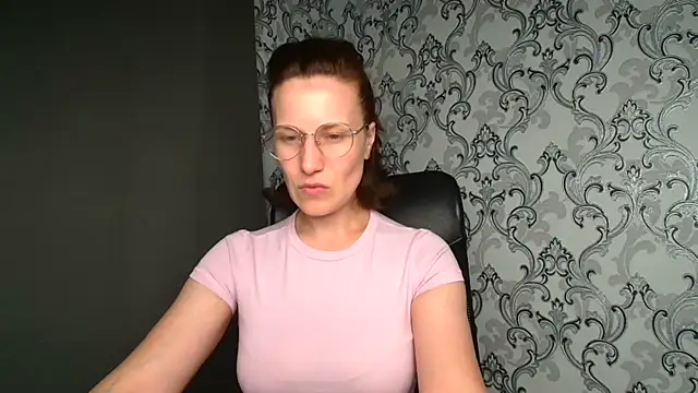 Kelly Kisss online show from July 6, 11:15 am