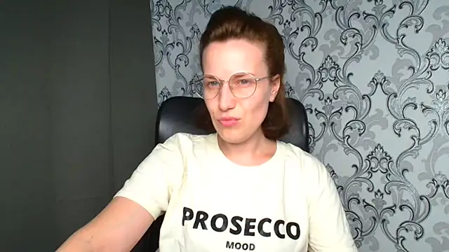 Kelly Kisss online show from June 14, 11:21 am