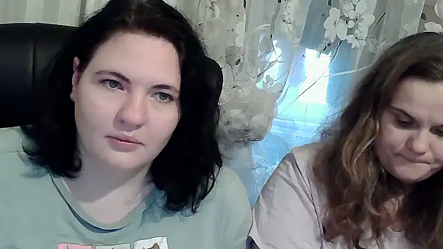 HollyXEva online show from October 20, 2:09 pm