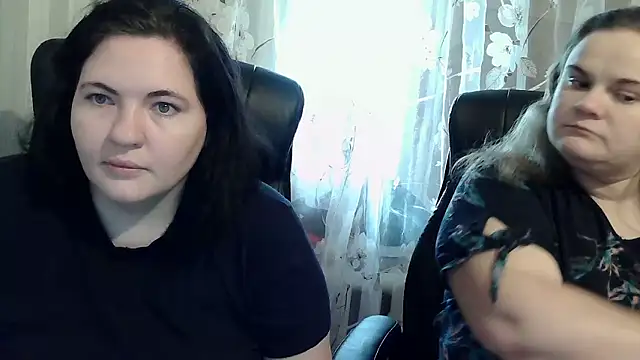 HollyXEva online show from October 7, 1:26 pm