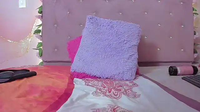 violet taylor  online show from August 5, 2:29 am