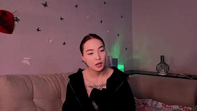 OdetteBiddy online show from March 14, 8:21 pm