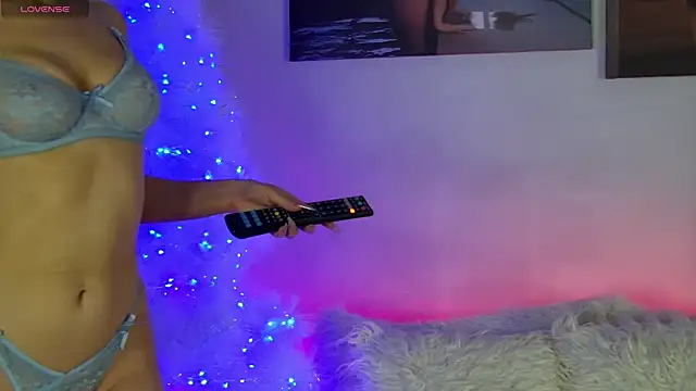 AlysonHuxley  online show from January 18, 5:53 pm