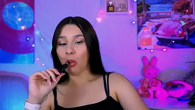 KimClarks  online show from November 22, 1:25 pm