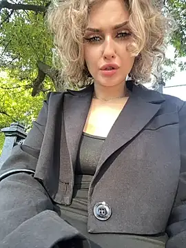 KellyKeler online show from October 4, 12:44 pm