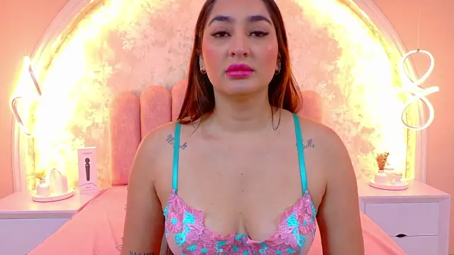 JasmineRhodes online show from February 13, 1:35 pm