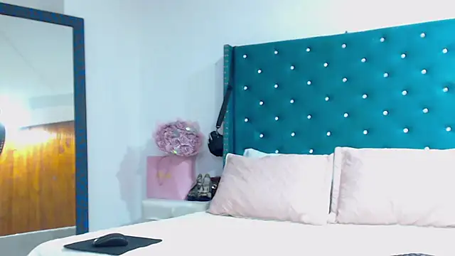 KimScarleth online show from December 22, 2:20 pm