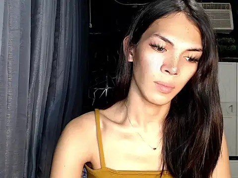 ladyhotcuming online show from August 3, 8:25 pm